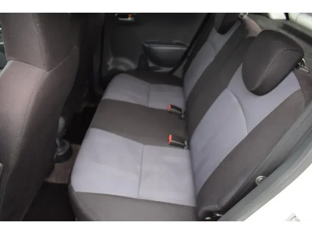 Suzuki Alto 1.0 Celebration EASSS airco 2014 Benzine 8