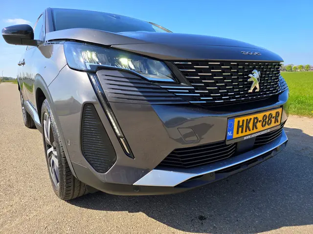 Peugeot 3008 1.2 PureTech Active 2022 Benzine 9