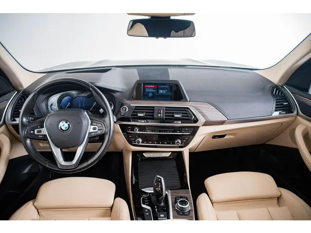 BMW X3 xDrive20i High Executive 2019 Benzine 3