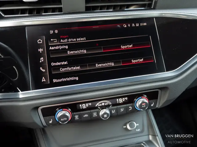 Audi Q3 45 TFSI e S-Line 2022 Hybride Benzine 32