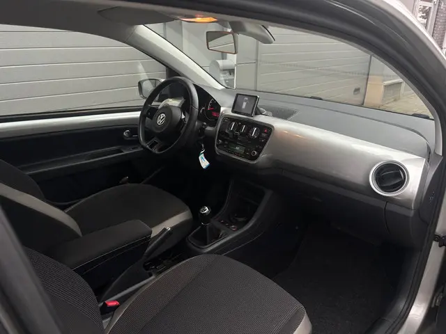 Volkswagen up! 1.0 high up! BlueMotion 2014 Benzine 8
