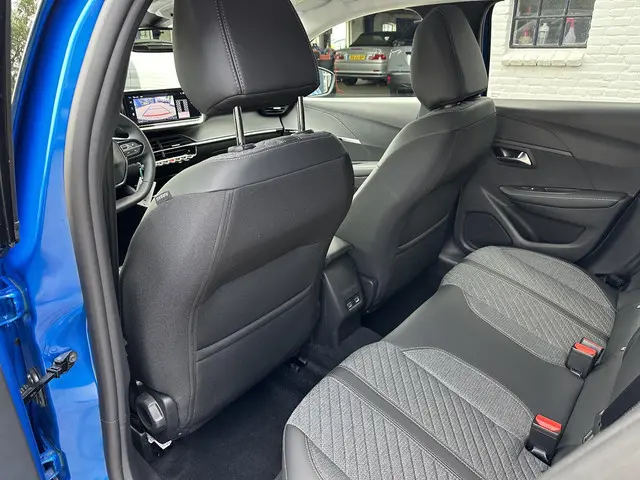 Peugeot 208 1.2 Turbo 100 PK Allure 2025 Benzine 31