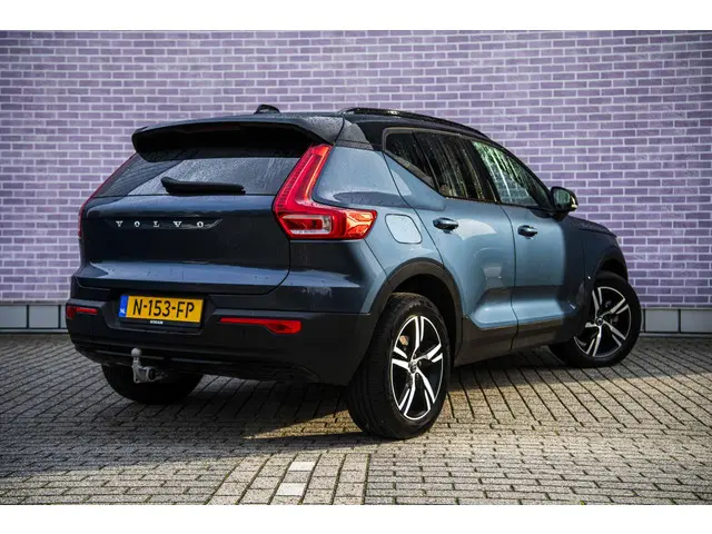 Volvo XC40 1.5 T2 R-Design 2021 Benzine 2