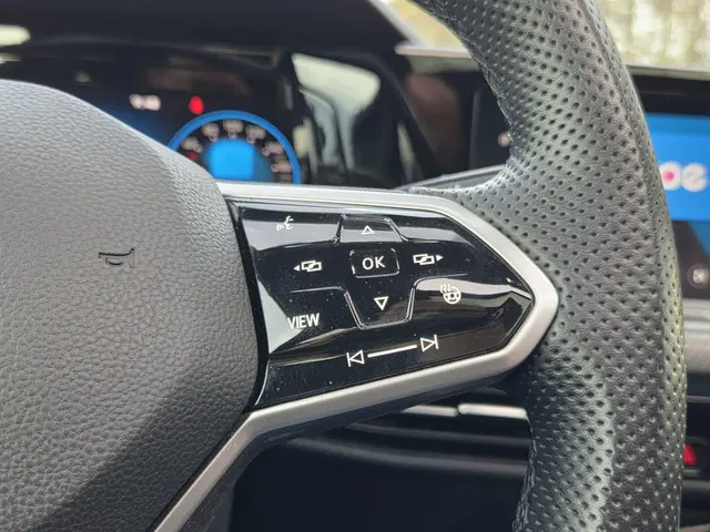 Volkswagen Golf 1.5 eTSI R-Line Business+ 2021 Benzine 11