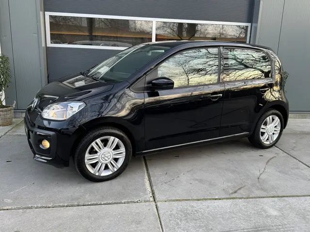 Volkswagen up! 1.0 MPI 60 pk BMT high up! 2019 Benzine 2