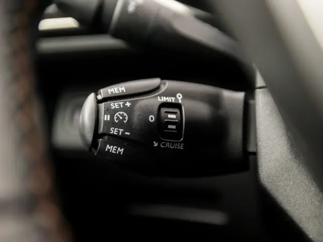 Peugeot 5008 1.2 PureTech Sport 7 Persoons 2017 Benzine 20