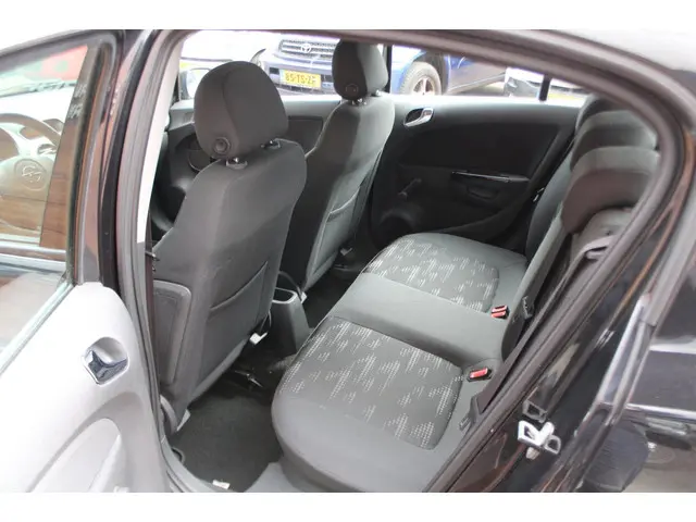 Opel Corsa 1.2-16V Berlin 2014 Benzine 9