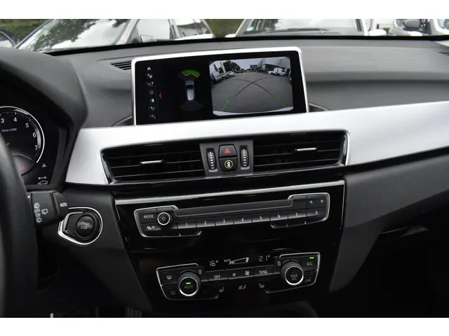 BMW X1 xDrive25e 2022 Hybride Benzine 6