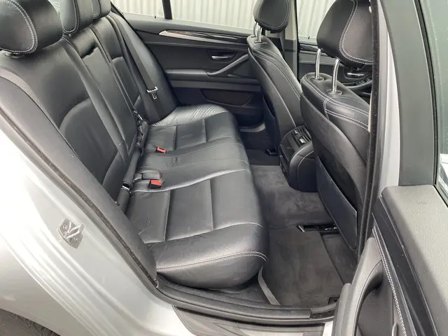BMW 5 Serie 520i High Executive 2015 Benzine 17