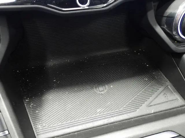 Lynk & Co 01 1.5 PHEV BlackLine 2023 Hybride Benzine 18