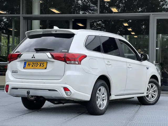 Mitsubishi Outlander 2.4 PHEV Pure 2020 Hybride Benzine 2