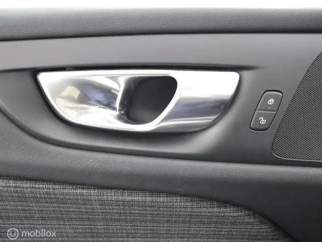 Volvo V60 2.0 B3 Essential| Camera | Trekhaak 2023 Benzine 30