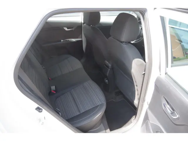 Kia Stonic 1.0 T-GDi DynamicPlusline 2023 Benzine 21