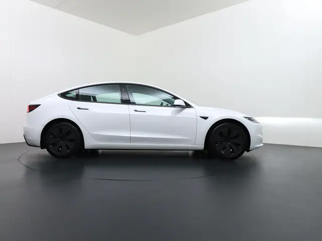 Tesla Model 3 RWD 60 kWh 2024 Elektrisch 8