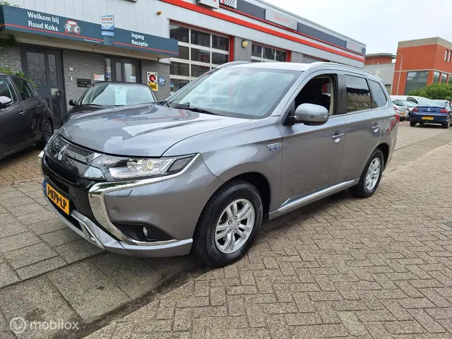 Mitsubishi Outlander 2.4 PHEV PURE 2020 Hybride Benzine 3