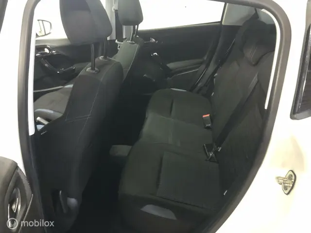 Peugeot 208 1.2 PureTech Blue Lease Premium 2015 Benzine 18