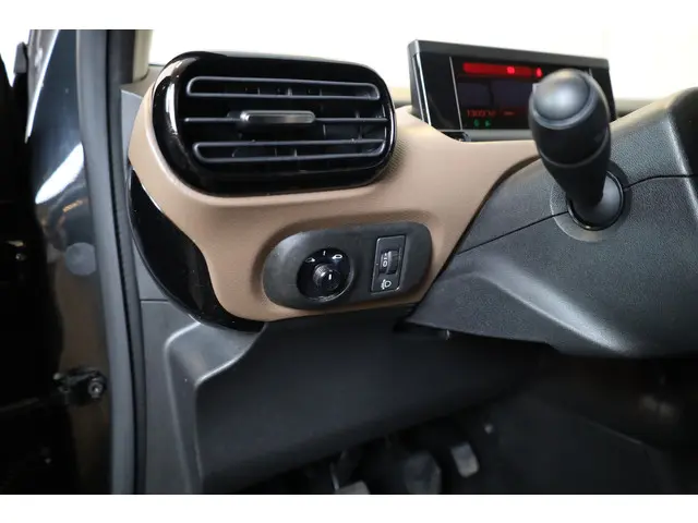 Citroën C4 Cactus VTi 82 Shine 2014 Benzine 42