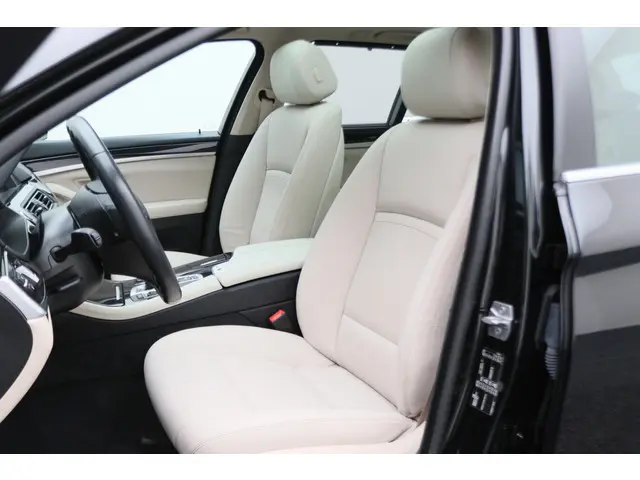 BMW 5 Serie Touring 535i Luxury Edition 2016 Benzine 10
