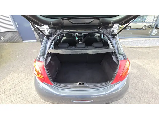 Peugeot 208 1.2 VTi Blue Lease 2012 Benzine 32
