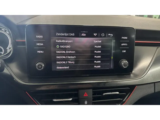 Škoda Kamiq 1.0 TSI Sport Business 2022 Benzine 22