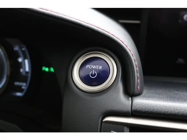 Lexus RC 300h F Sport Line 2016 Hybride Benzine 39