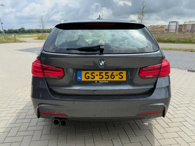 BMW 3 Serie Touring 330i xDrive M Sport 2015 Benzine 9