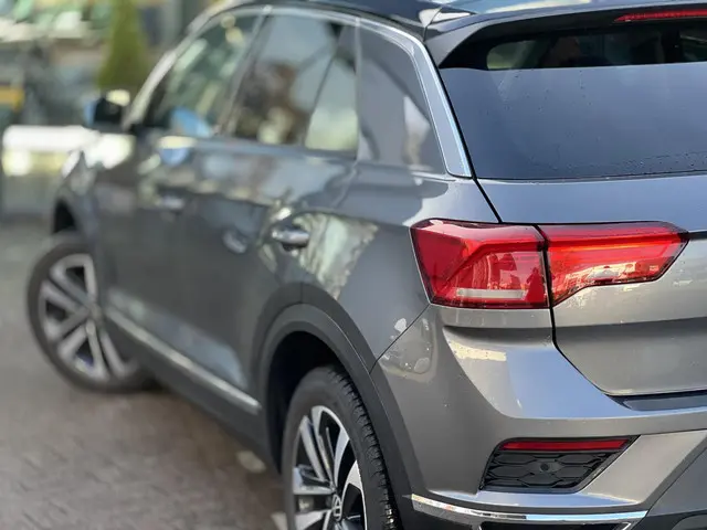 Volkswagen T-Roc 1.5 TSI Sport Business R 2020 Benzine 12