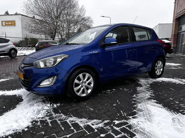 Hyundai i20 1.2i i-Deal 2014 Benzine 2