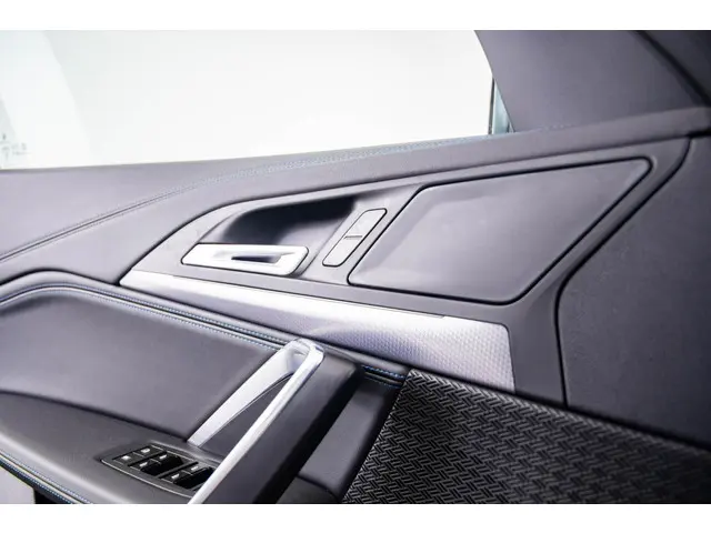 BMW X1 xDrive25e 2024 Hybride Benzine 54