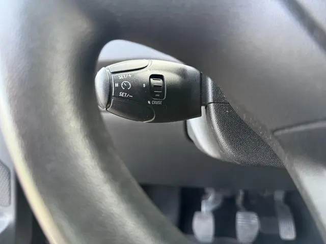 Peugeot 208 1.0 VTi LIKE 2014 Benzine 12