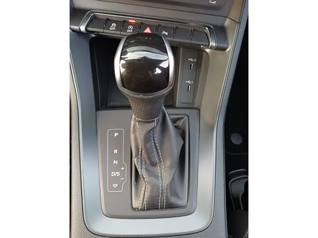 Audi Q3 35 TFSI S edition 2021 Hybride Benzine 42