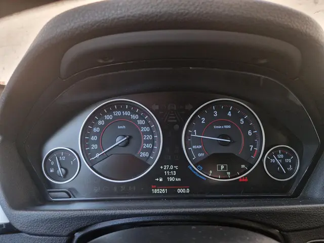 BMW 3 Serie 328i Executive 2012 Benzine 30