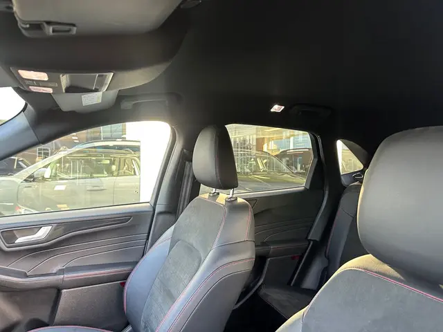 Ford Kuga 2.5 PHEV ST-Line X 2022 Hybride Benzine 26