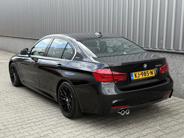 BMW 3 Serie 330e M Sport 2016 Hybride Benzine 9