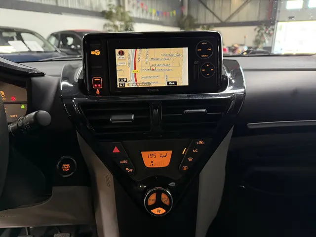 Toyota iQ 1.0 VVTi Aspiration // Navi // Ecc 2014 Benzine 8