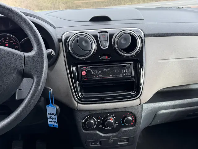 Dacia Lodgy 1.2 TCe Lauréate 5p. 2013 Benzine 29