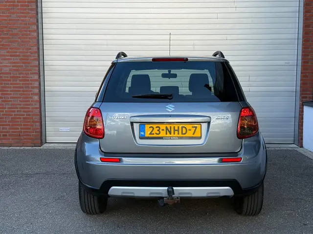 Suzuki SX4 1.6 Exclusive | NAP | AIRCO | TREKHAAK | 2010 Benzine 4