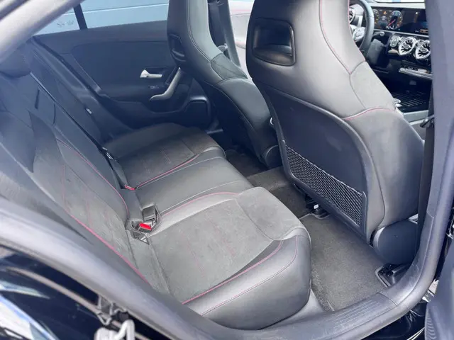 Mercedes-Benz CLA 200 AMG Line 2022 Benzine 18