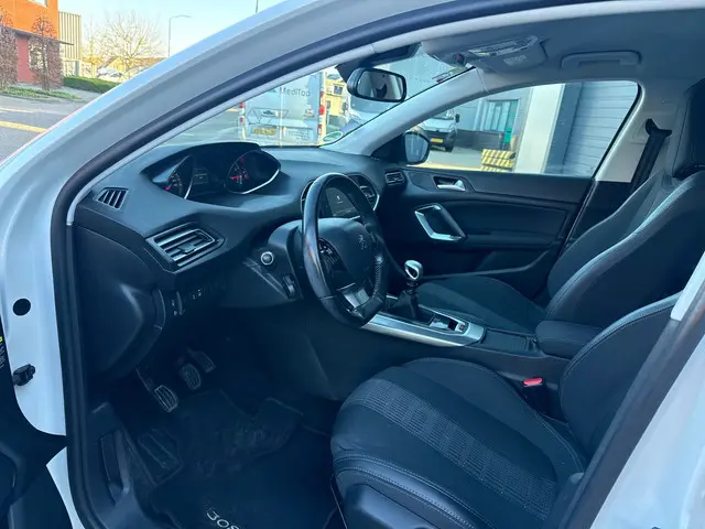 Peugeot 308 1.2 PureTech Allure 2017 Benzine 11