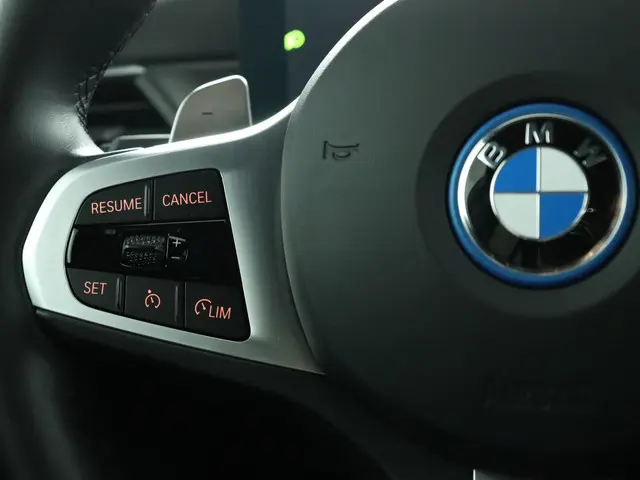 BMW 3 Serie 330e 2024 Hybride Benzine 16