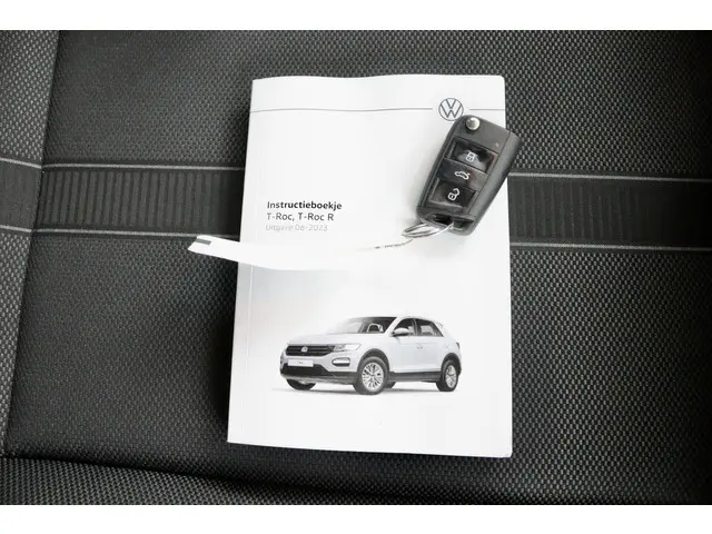 Volkswagen T-Roc 1.0 TSI Life zwart 2023 Benzine 29