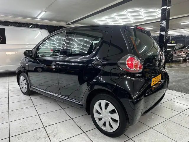 Toyota Aygo 1.0 VVT-i Now 2014 Benzine 6