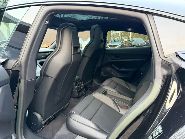 Porsche Taycan Performance 84 kWh 2023 Elektrisch 11