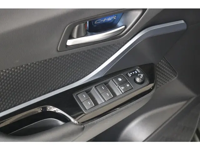 Toyota C-HR 2.0 Hybrid Bi-Tone 2020 Hybride Benzine 17