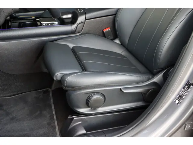 Mercedes-Benz GLA 250 e Style 2022 Hybride Benzine 26