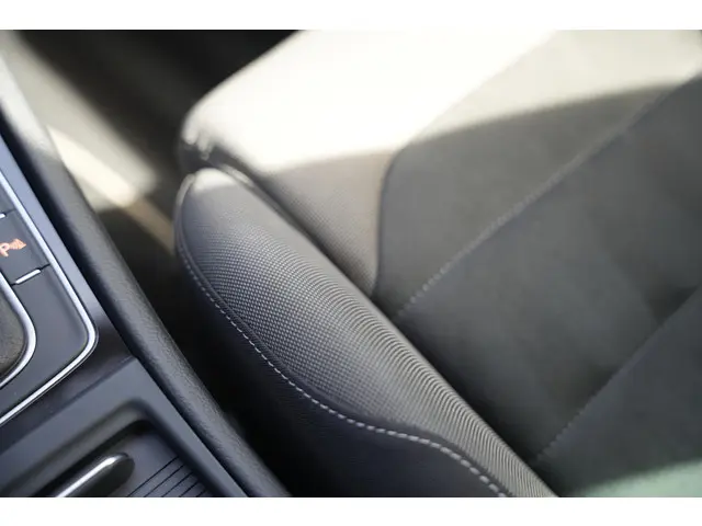 Volkswagen Golf 1.4 TSI Highline 2017 Benzine 33