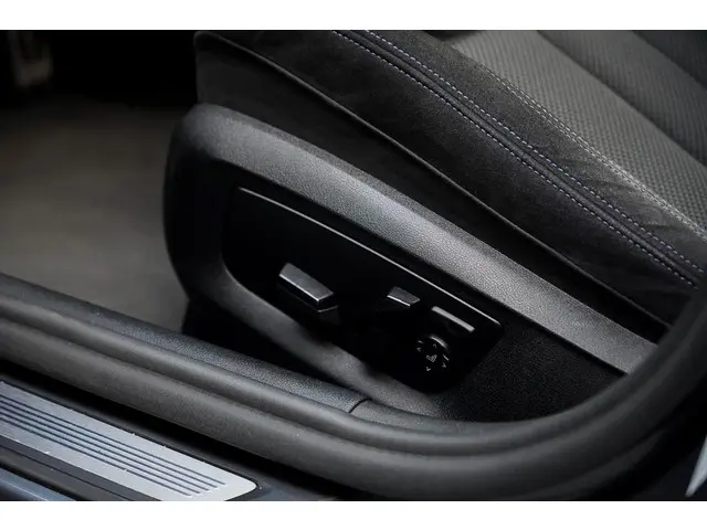 BMW 5 Serie 530e High Executive 2022 Hybride Benzine 29