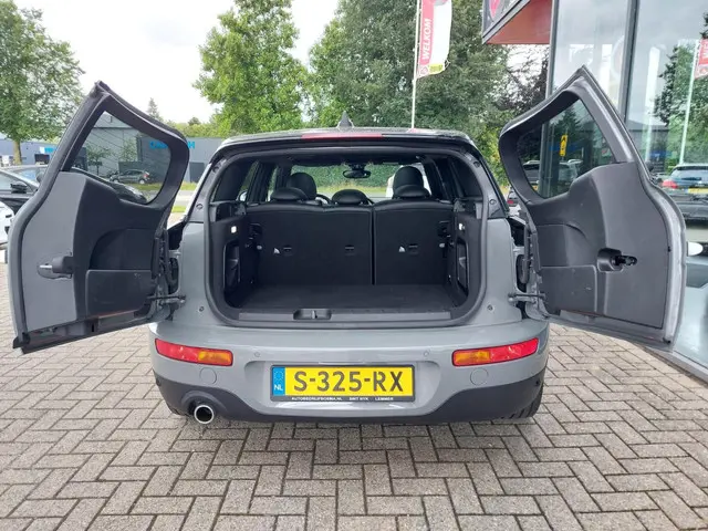 MINI Clubman 1.5 Cooper Business Edition 2019 Benzine 12