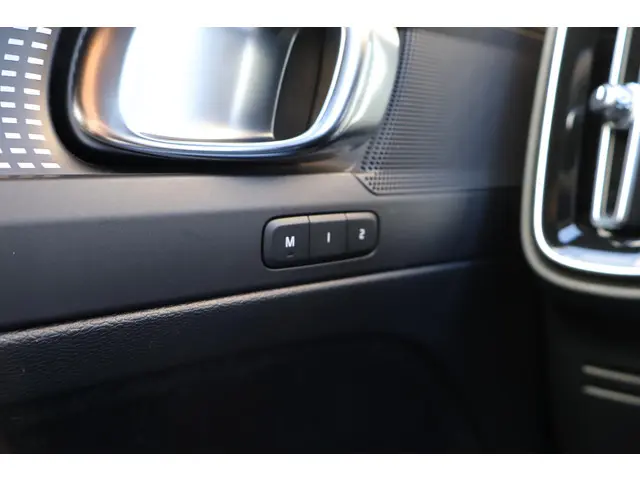 Volvo XC40 1.5 T3 R-Design 2020 Benzine 35