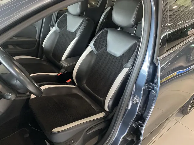 Renault Clio Estate TCe 90 Energy Bose 2019 Benzine 22